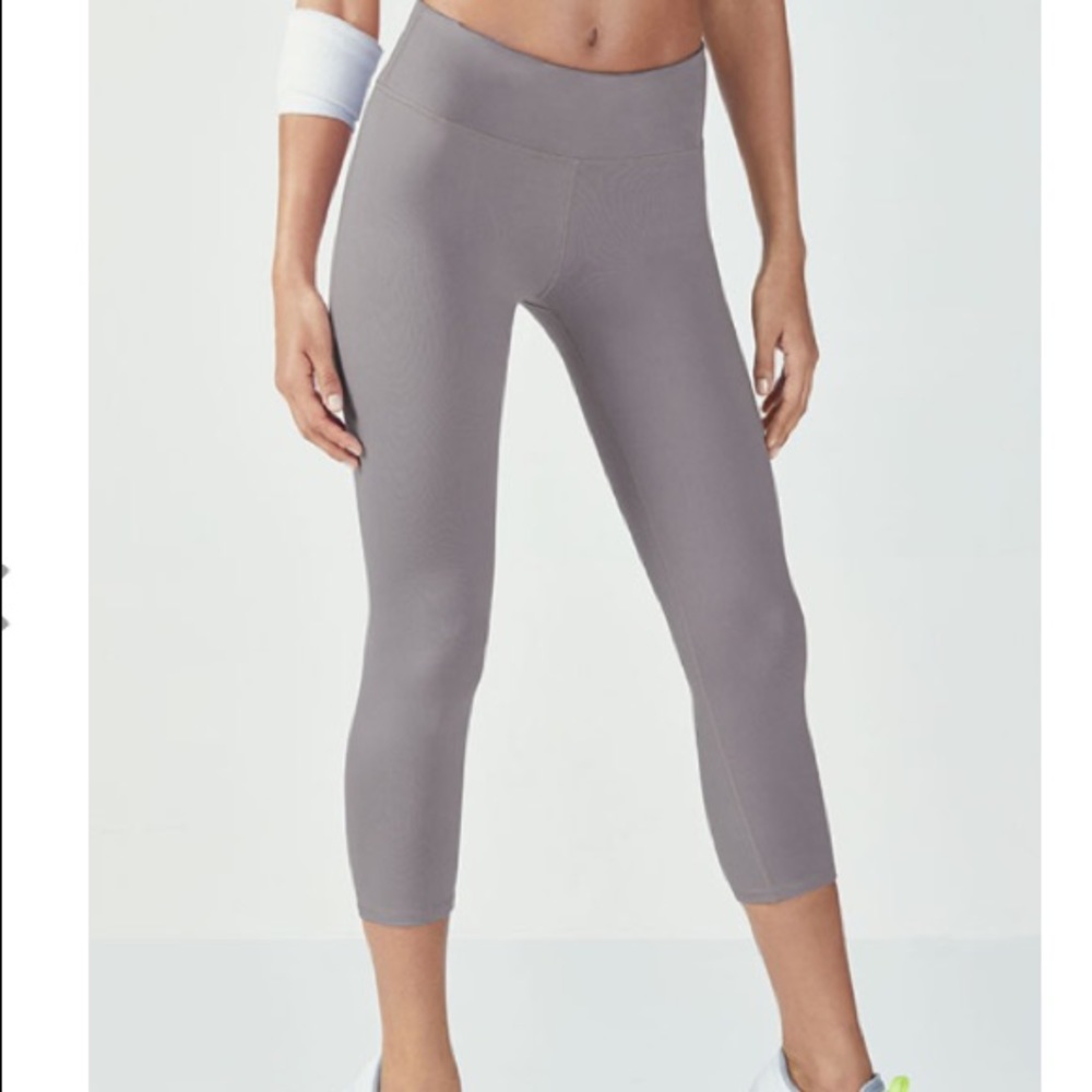 NEW NWOT Mid-rise salar capri Fabletics pebble gray leggings XSMALL compression